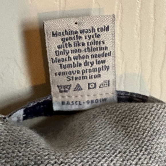 BASS Lightweight Squirrel Sweater - Picture 6 of 9